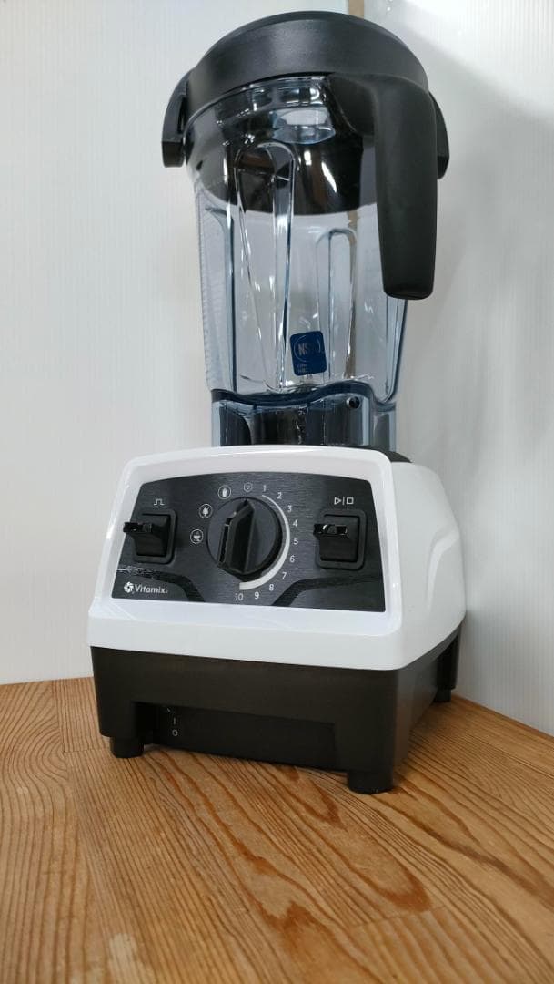 【未使用に近い】バイタミックスE520　ホワイト　保証書つき　1607