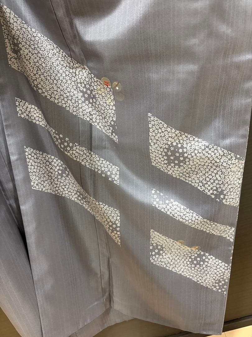 美品★大島紬　訪問着　花　松葉　刺繍　トールサイズ　ワイドサイズ　グレー　鉛色