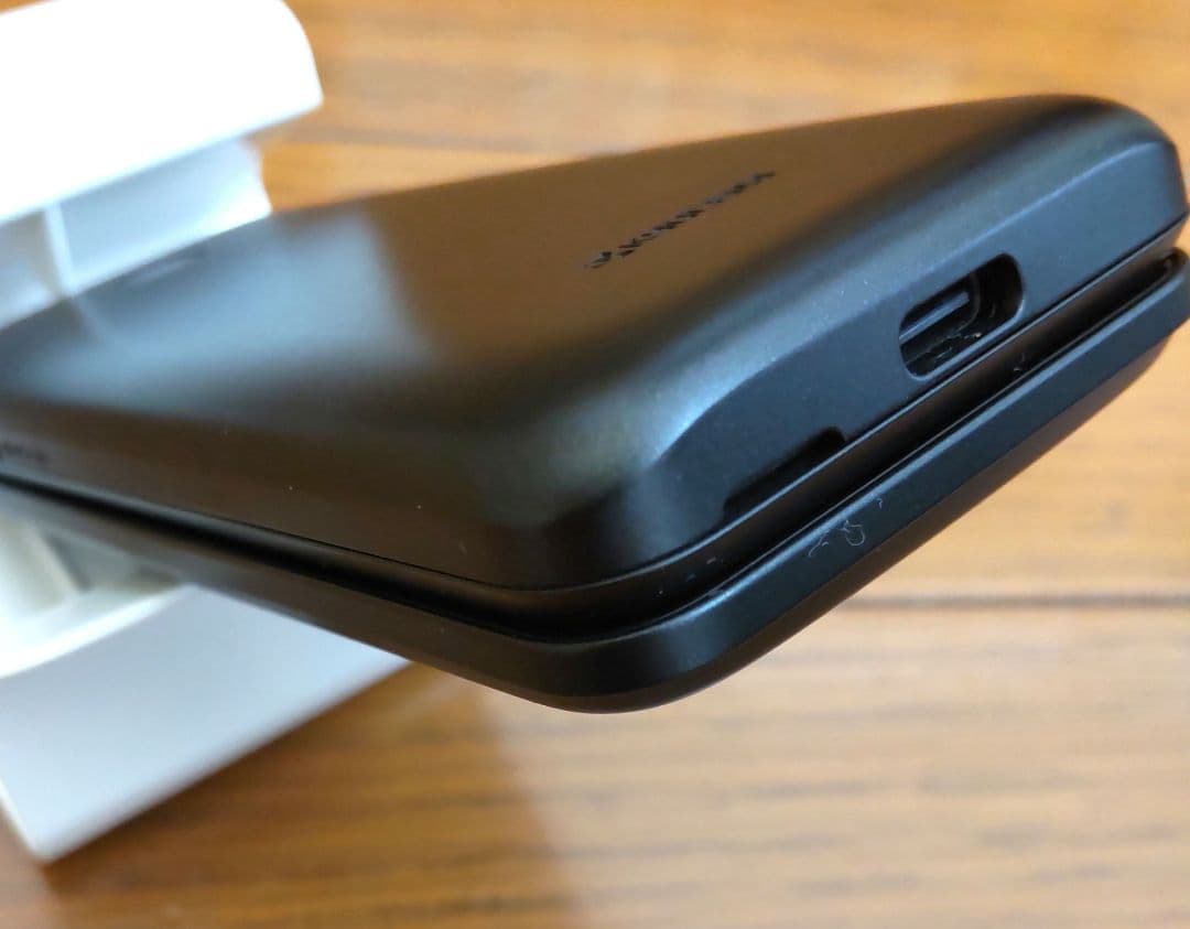 【美品】GRATINA KYF42 ブラック　携帯電話