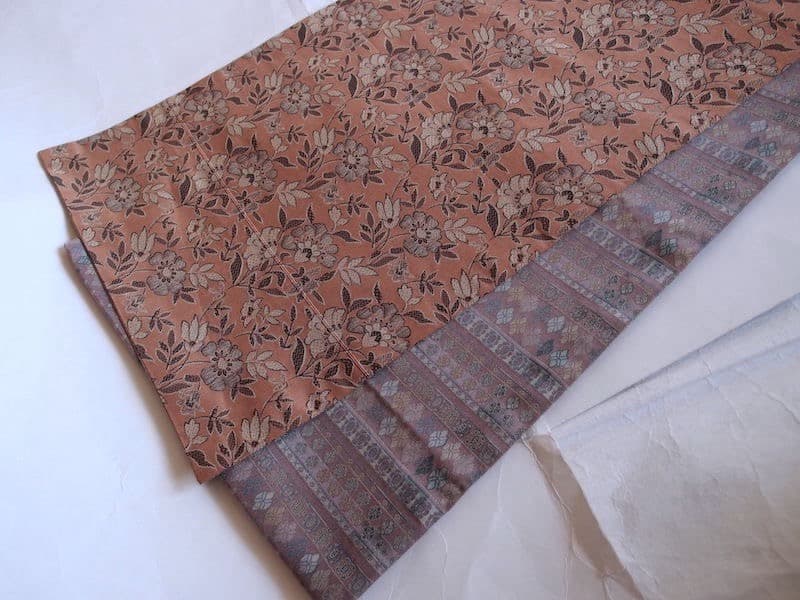 織りの両面名古屋帯（唐花文、花菱古典文）長378 全通総柄　正絹美品