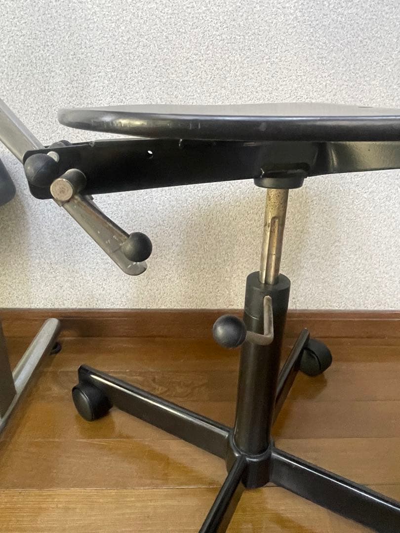 KEVI ブラック 回転式デスクチェア