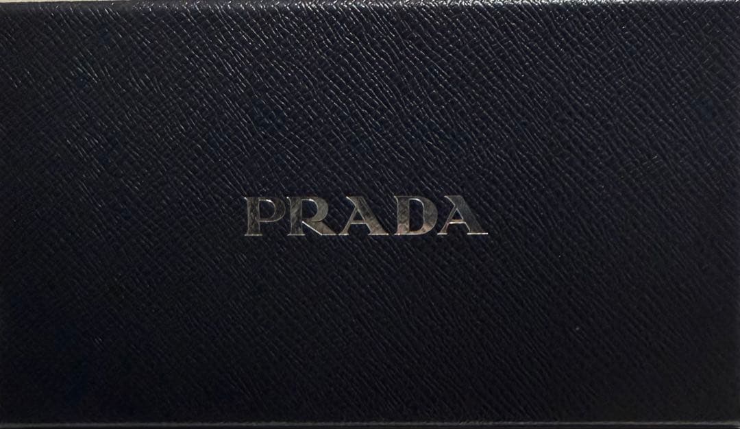 聖　PRADA iPhone16pro max用ケース