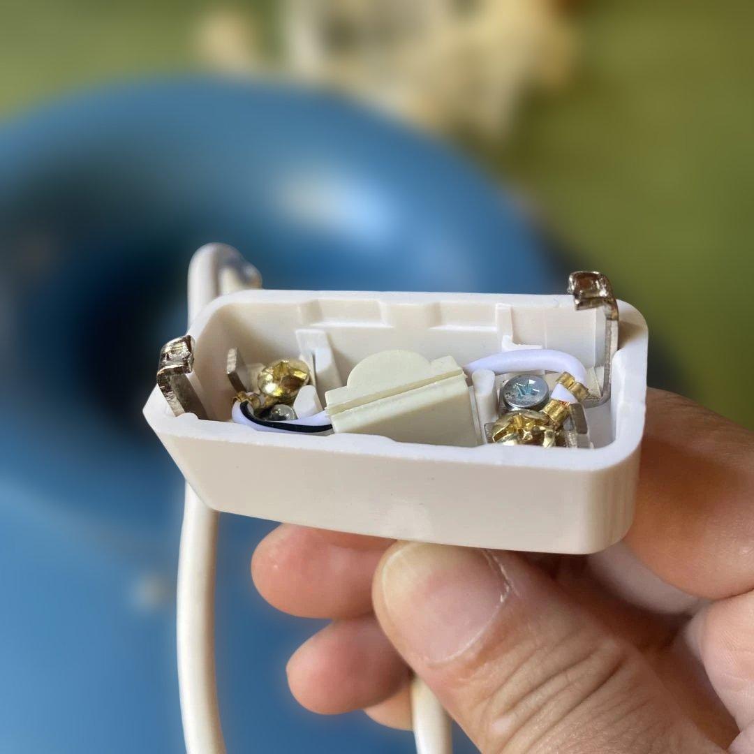 青と白の多層ペンダントライト　モダンデザイン　　ブルー　ミッドセンチュリー