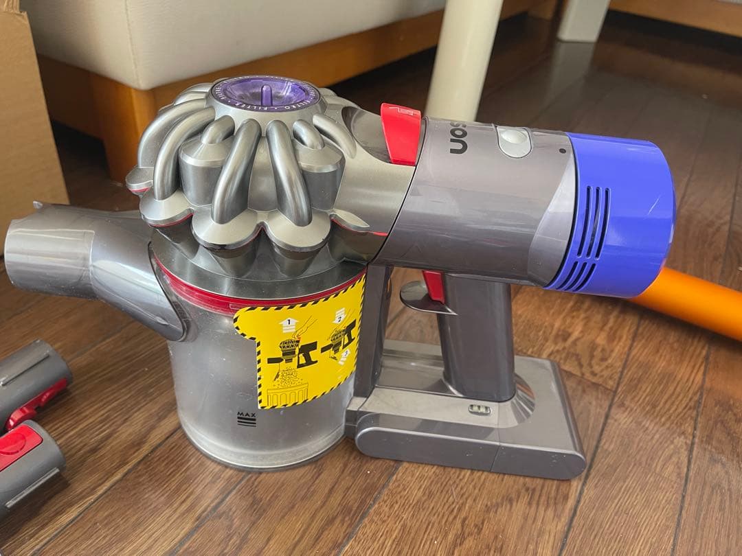Dyson (ダイソン) - V8 (SV10K) コードレス掃除機 付属品付き