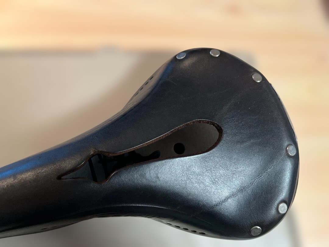 BROOKS B17 CARVED レザーサドル