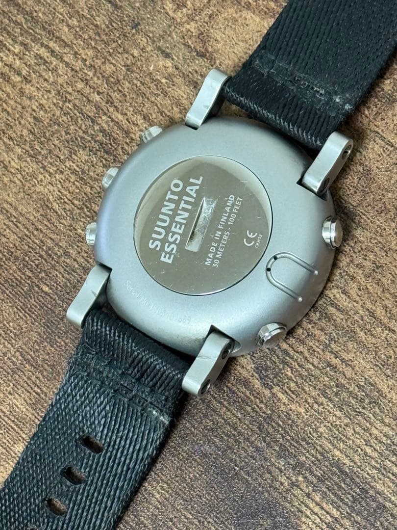 美品 動作確認済 スント SUUNTO エッセンシャル ESSENTIAL