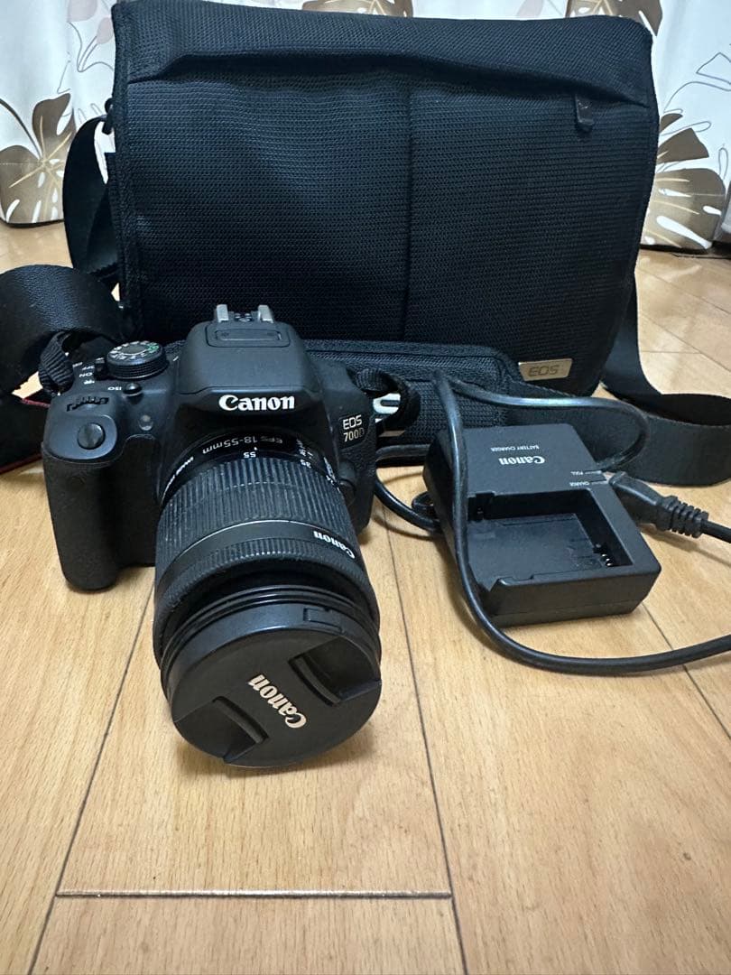 Canon EOS 700D デジタル一眼レフカメラ。バッテリーと充電器付属
