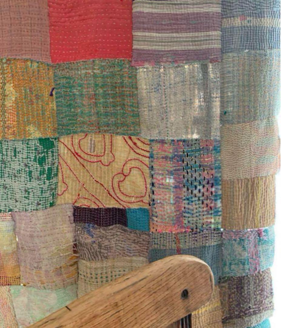 インドのヴィンテージキルト　カンタキルトの端切れで作った大きなパッチワーク