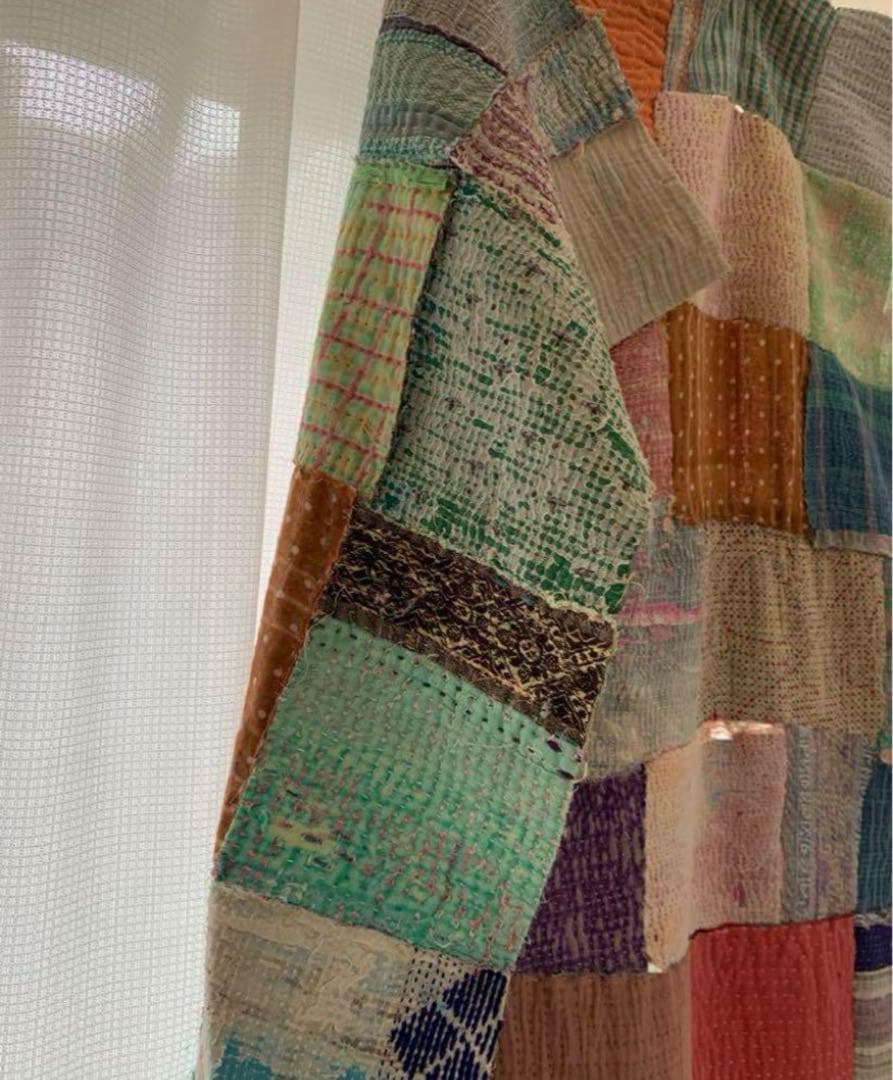 インドのヴィンテージキルト　カンタキルトの端切れで作った大きなパッチワーク