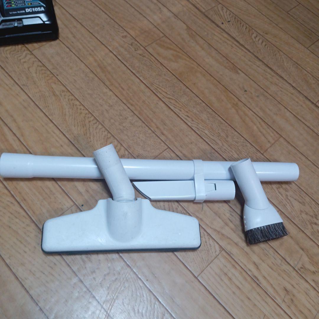 マキタ10.8V充電式クリーナーCL108FD 純正充電器、バッテリー付