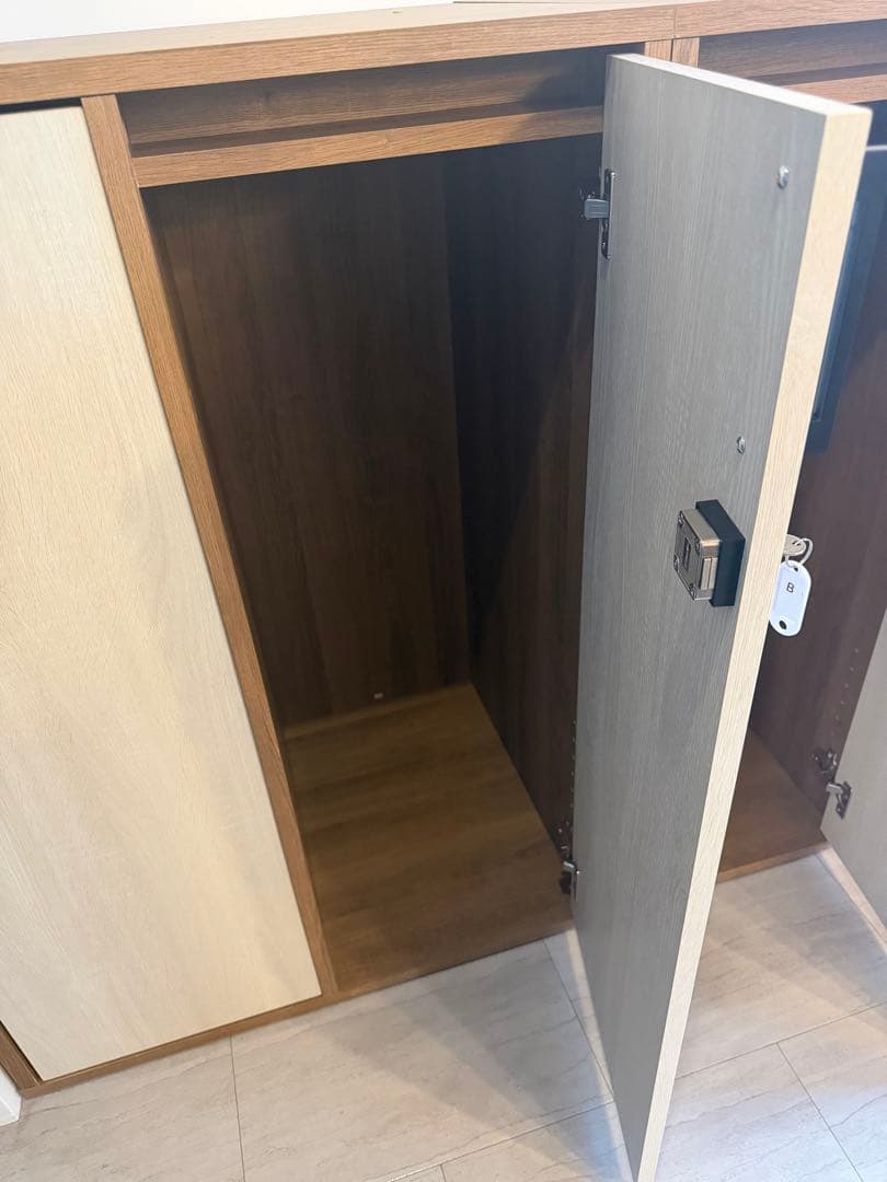 木製収納キャビネット　ロッカー　6扉