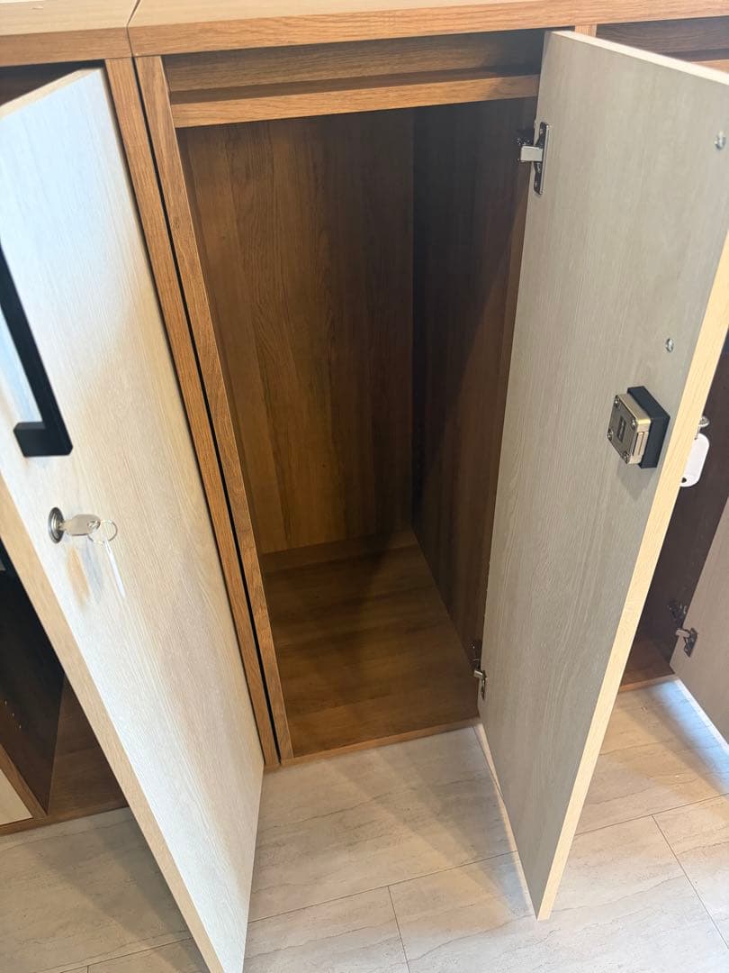 木製収納キャビネット　ロッカー　6扉