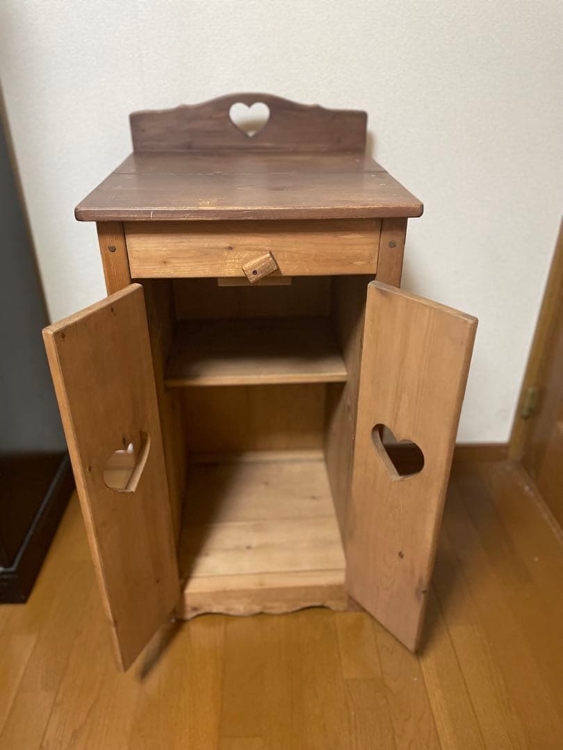 木製カントリー風キャビネット ハート型扉