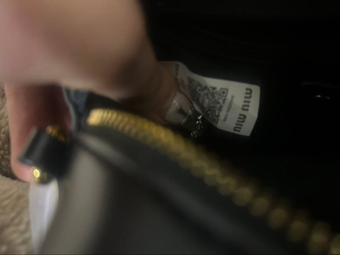 miu miu ブラックレザーショルダーバッグ