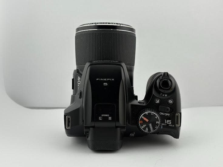 ★極上美品★フジフィルムFUJIFILM Finepix S8200 ブラック