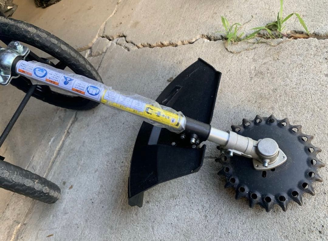 新品同様　肩掛け不要！手押し車の様なエンジン草刈機！手押し式　ビビー　AS23