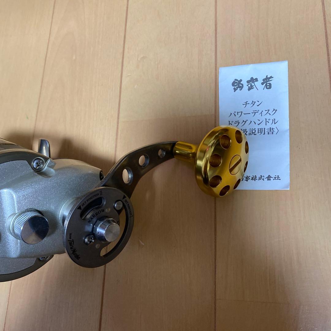 ダイワ石鯛リールと釣武者チタンパワーディスクドラックハンドル付き