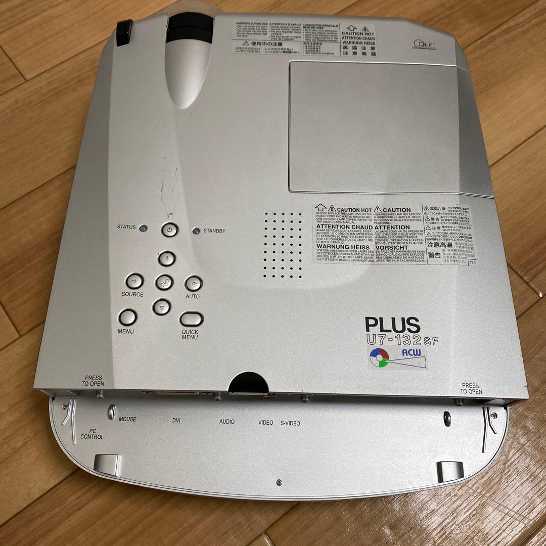 送料込プラスビジョン 短焦点ズーム機能搭載 3000lm DLP式プロジェクター