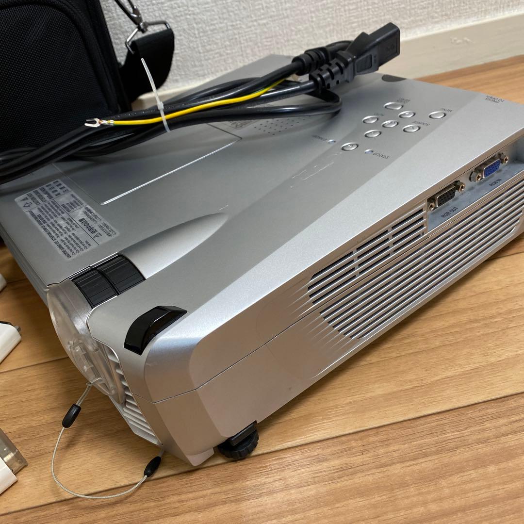 送料込プラスビジョン 短焦点ズーム機能搭載 3000lm DLP式プロジェクター