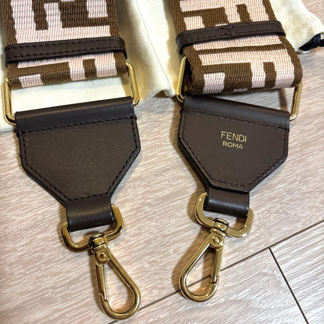 フェンディ ストラップユー ズッカ柄 ピンク×ブラウン色