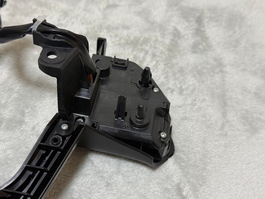 【送料込み】50系プリウス　純正ステアリングスイッチ　ブラック