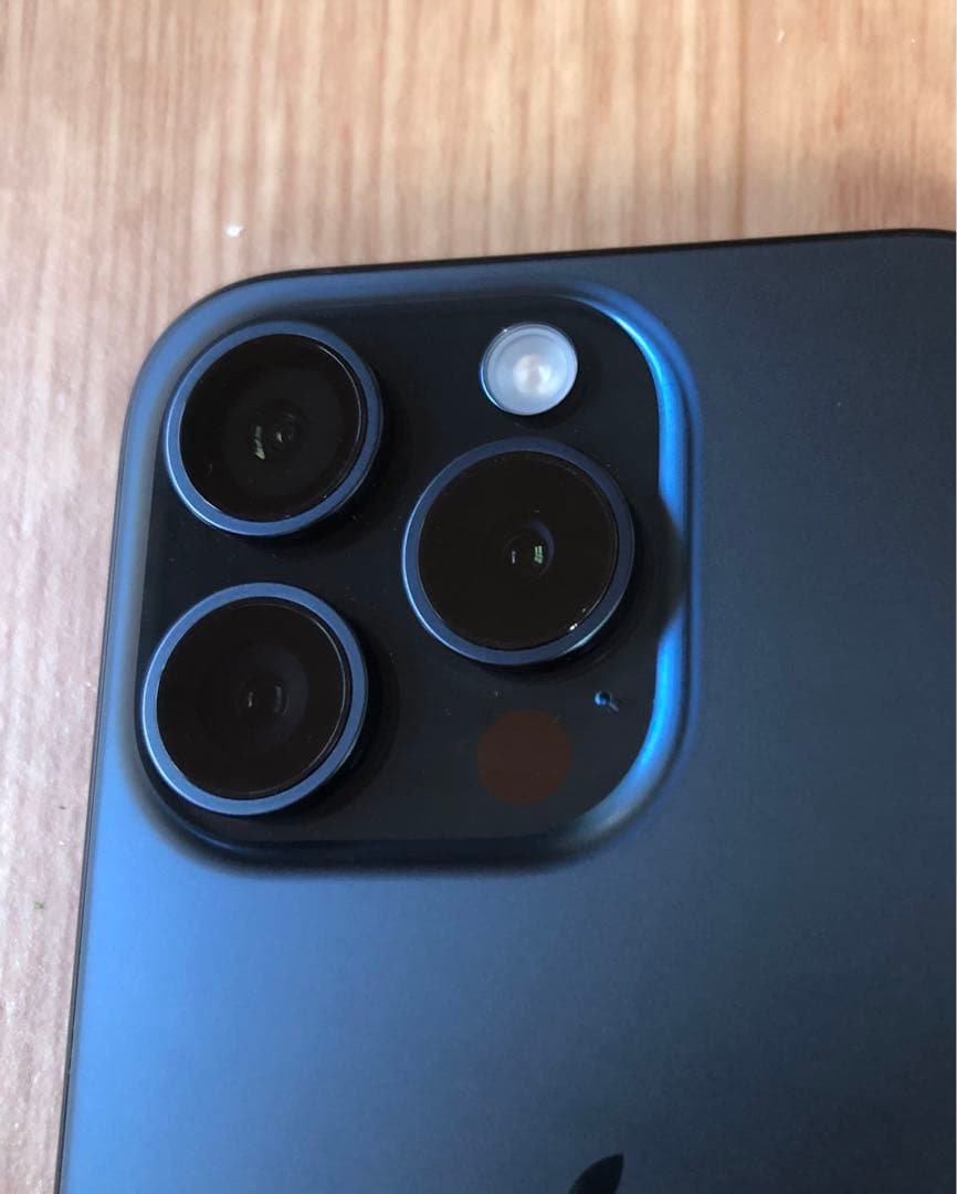 ほぼ未使用★iPhone15 PRO★充電２回バッテリー100%★修理交換無し