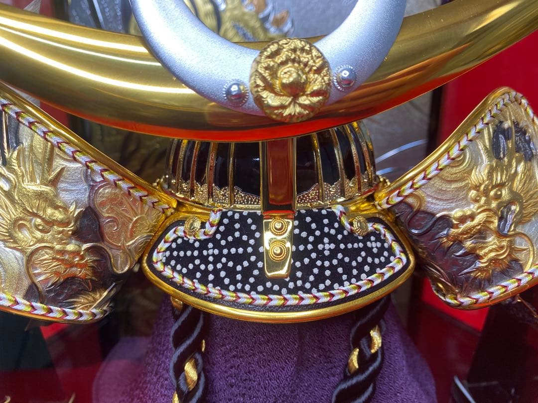 上杉謙信　五月人形　兜飾り　六角パノラマアクリルケース入