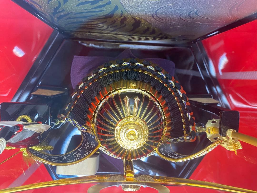 上杉謙信　五月人形　兜飾り　六角パノラマアクリルケース入