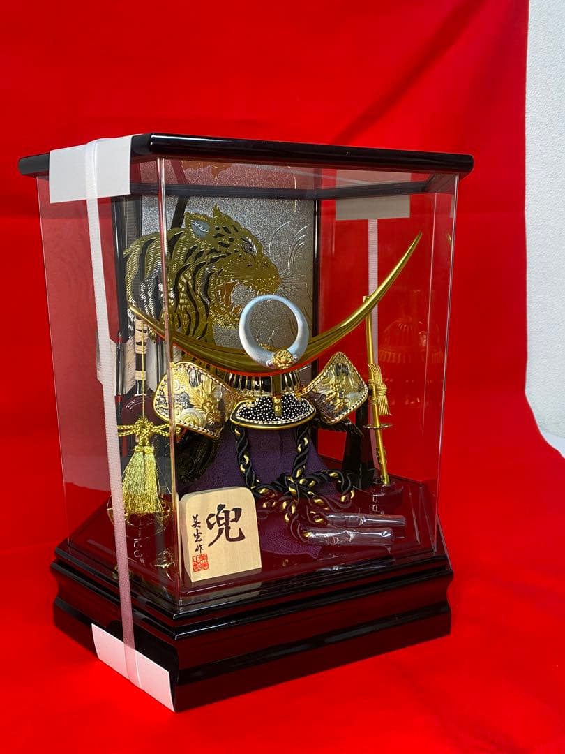 上杉謙信　五月人形　兜飾り　六角パノラマアクリルケース入