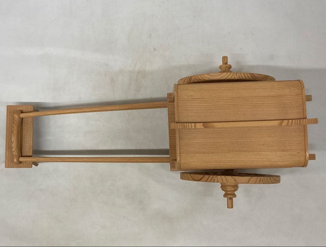 B535b 木地造 御所車置物　作者不詳　貴人乗り物　牛車　屋形車