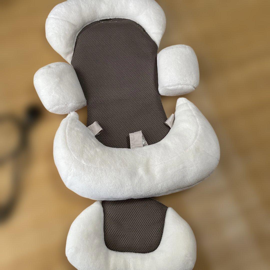 Combi nemulila AUTO SWINGベビーラック・チェア