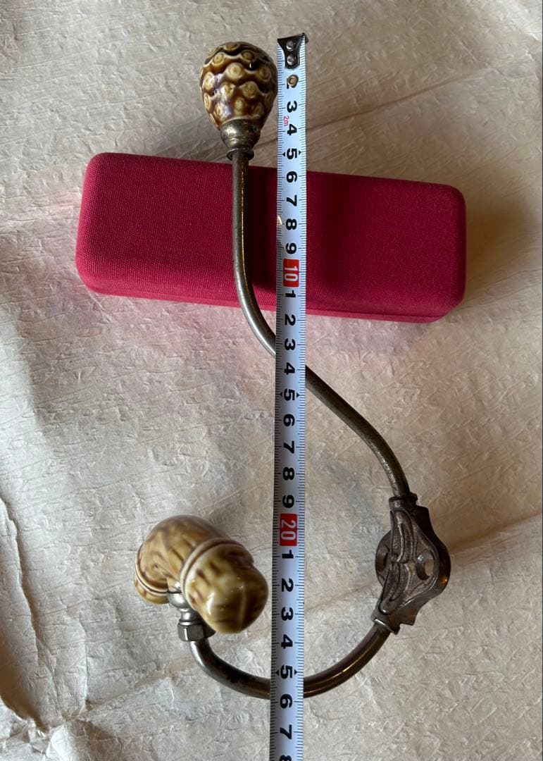 アンティーク　装飾的な陶器ハンドルのウォールフック