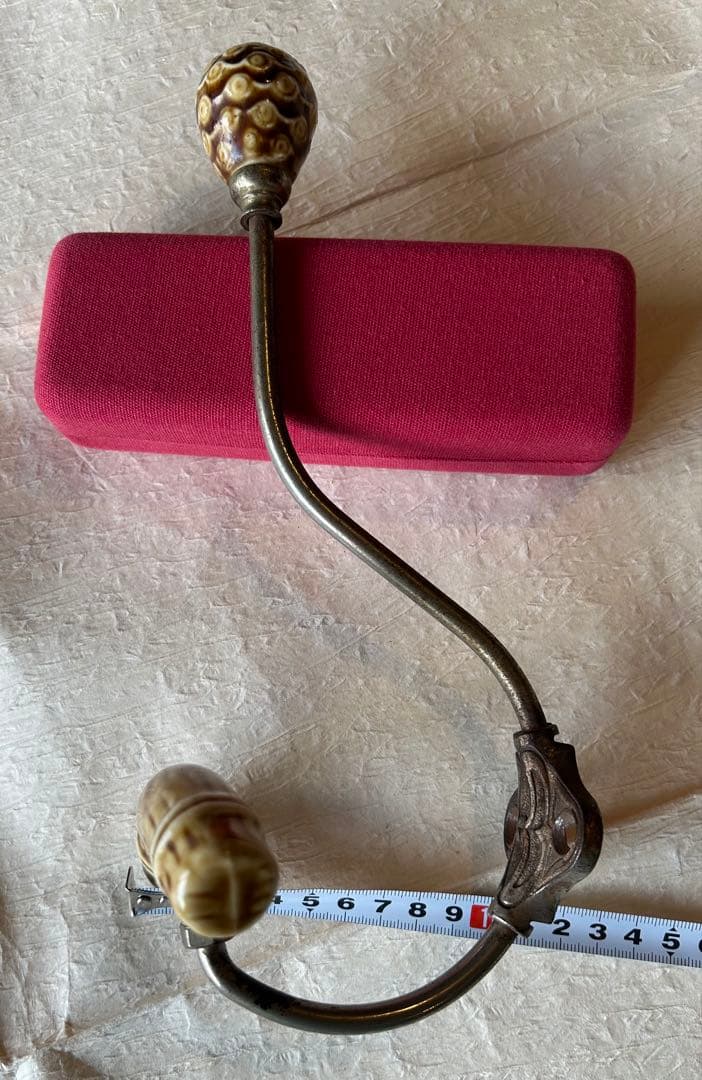 アンティーク　装飾的な陶器ハンドルのウォールフック