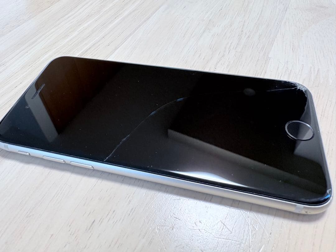 Apple iPhone SE 第3世代　ホワイト 本体