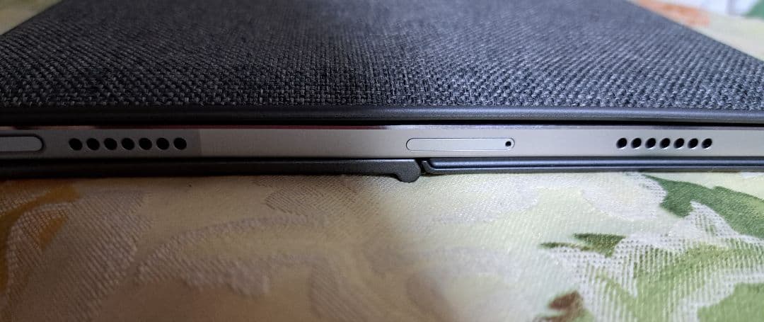 LAVIE PC―T1195BAS 【11.5型】485g （専用カバー付き）