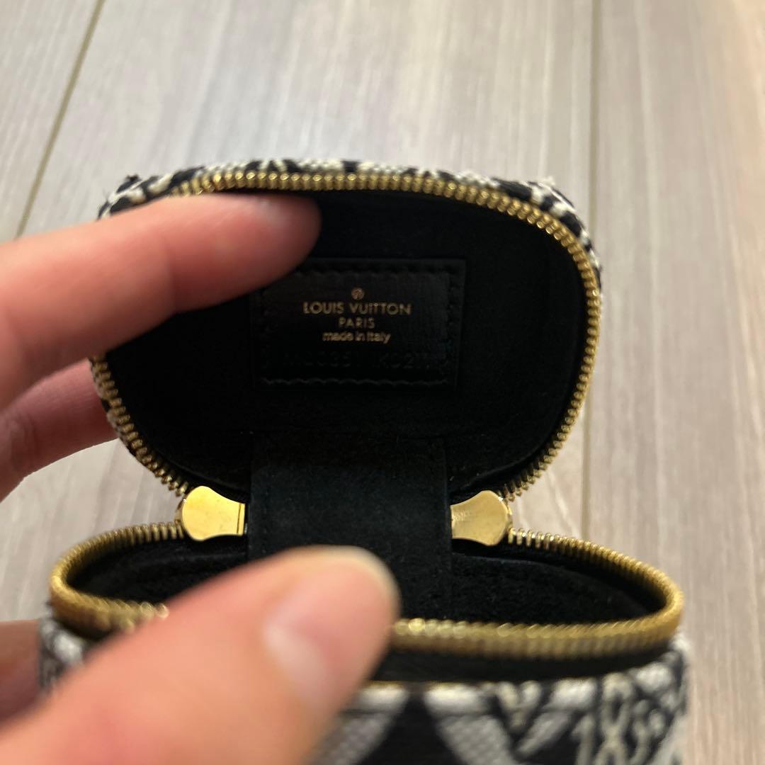 VUITTONのAirPodsケースSINCE 1854