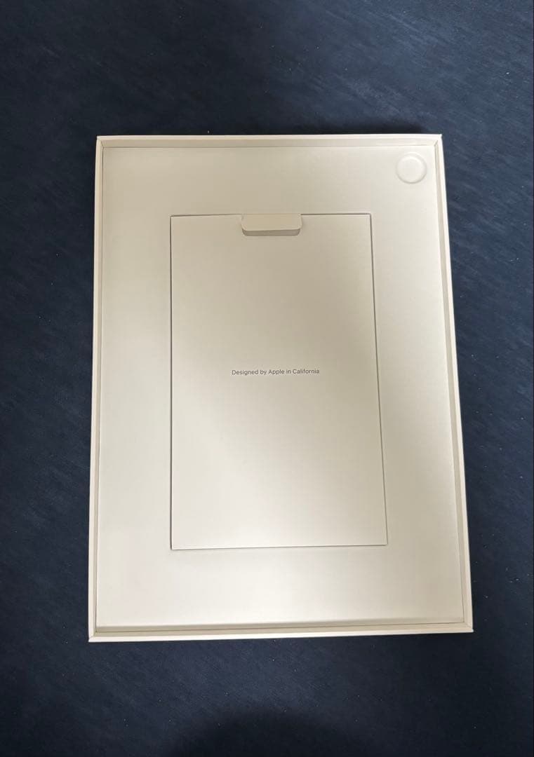 【美品】Apple iPad Air 128G M3 11インチ　カバー付き