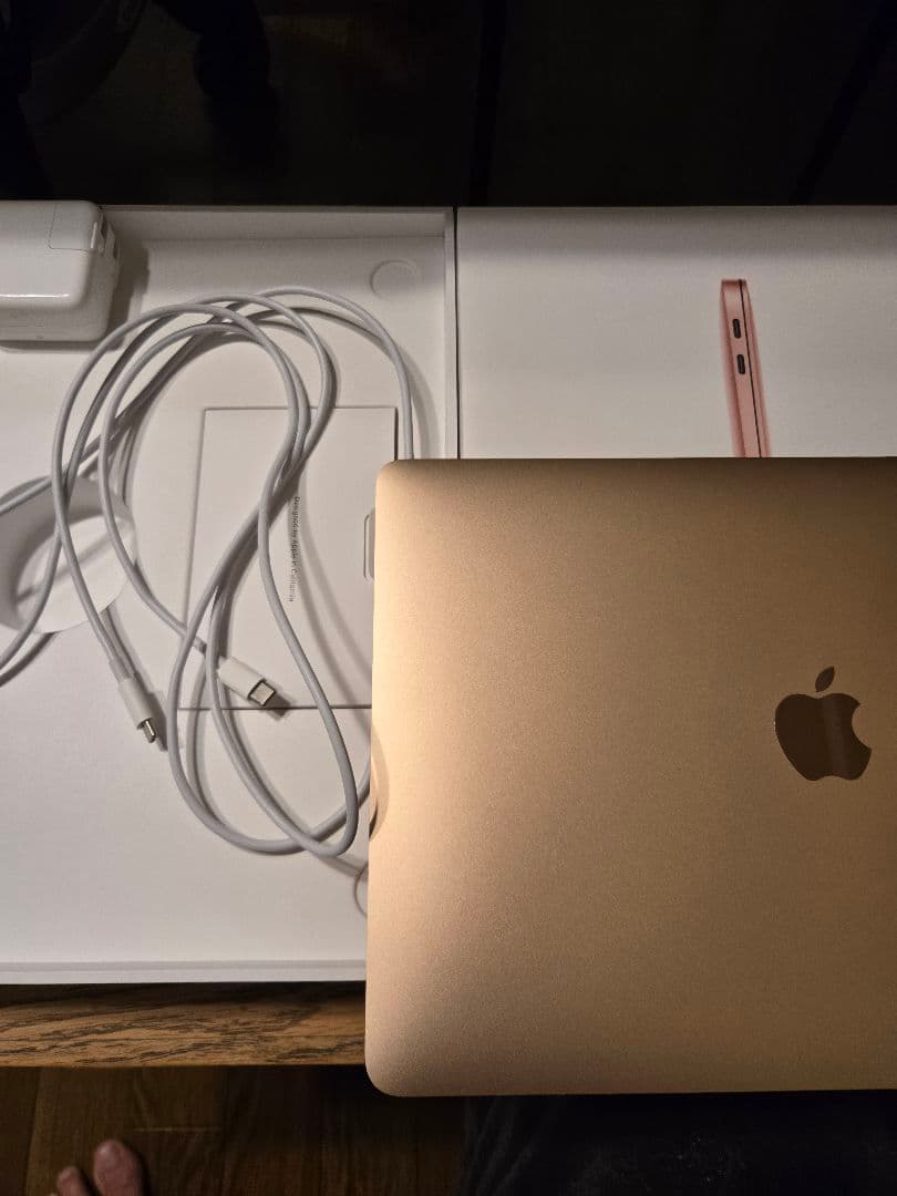 【超美品】MacBook Air 2020 M1 / 8GB / 256GB