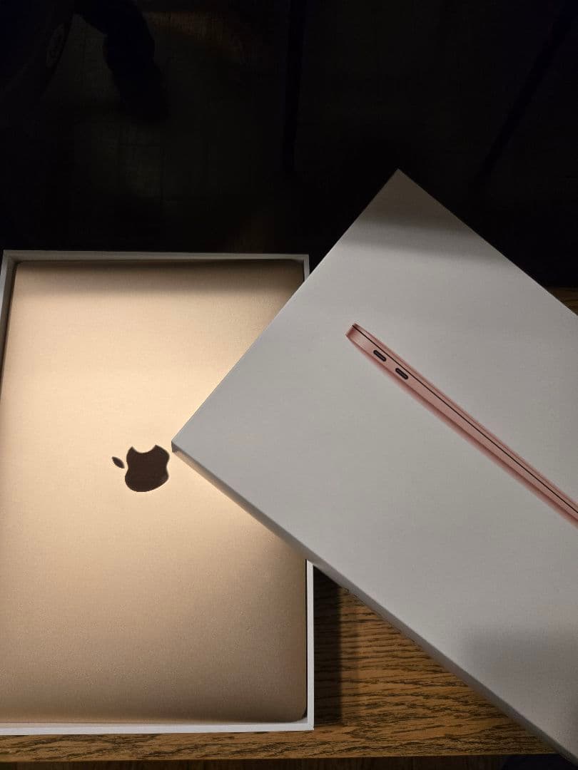 【超美品】MacBook Air 2020 M1 / 8GB / 256GB