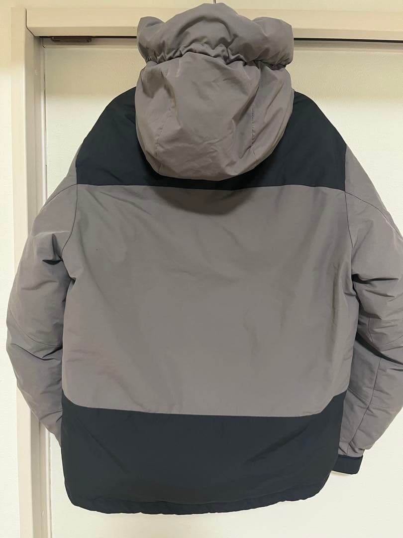 FIRST DOWN 〈チャコール〉Sサイズ パネルショートダウン