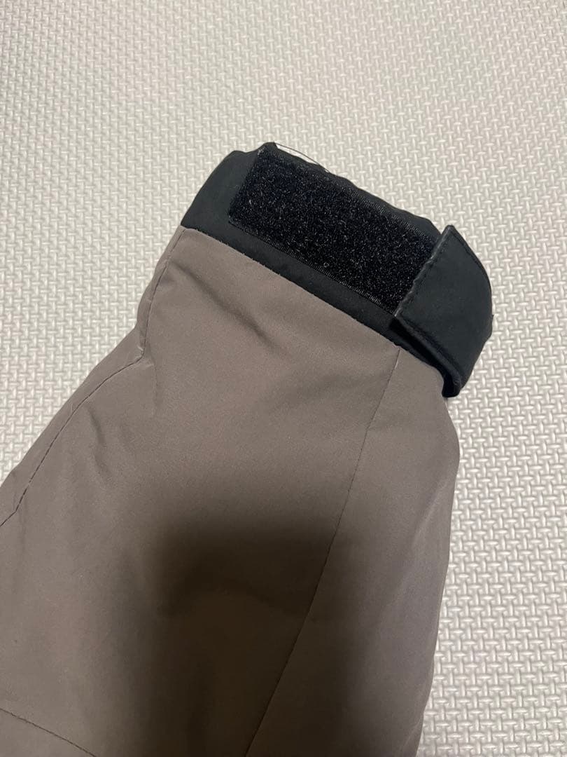 FIRST DOWN 〈チャコール〉Sサイズ パネルショートダウン