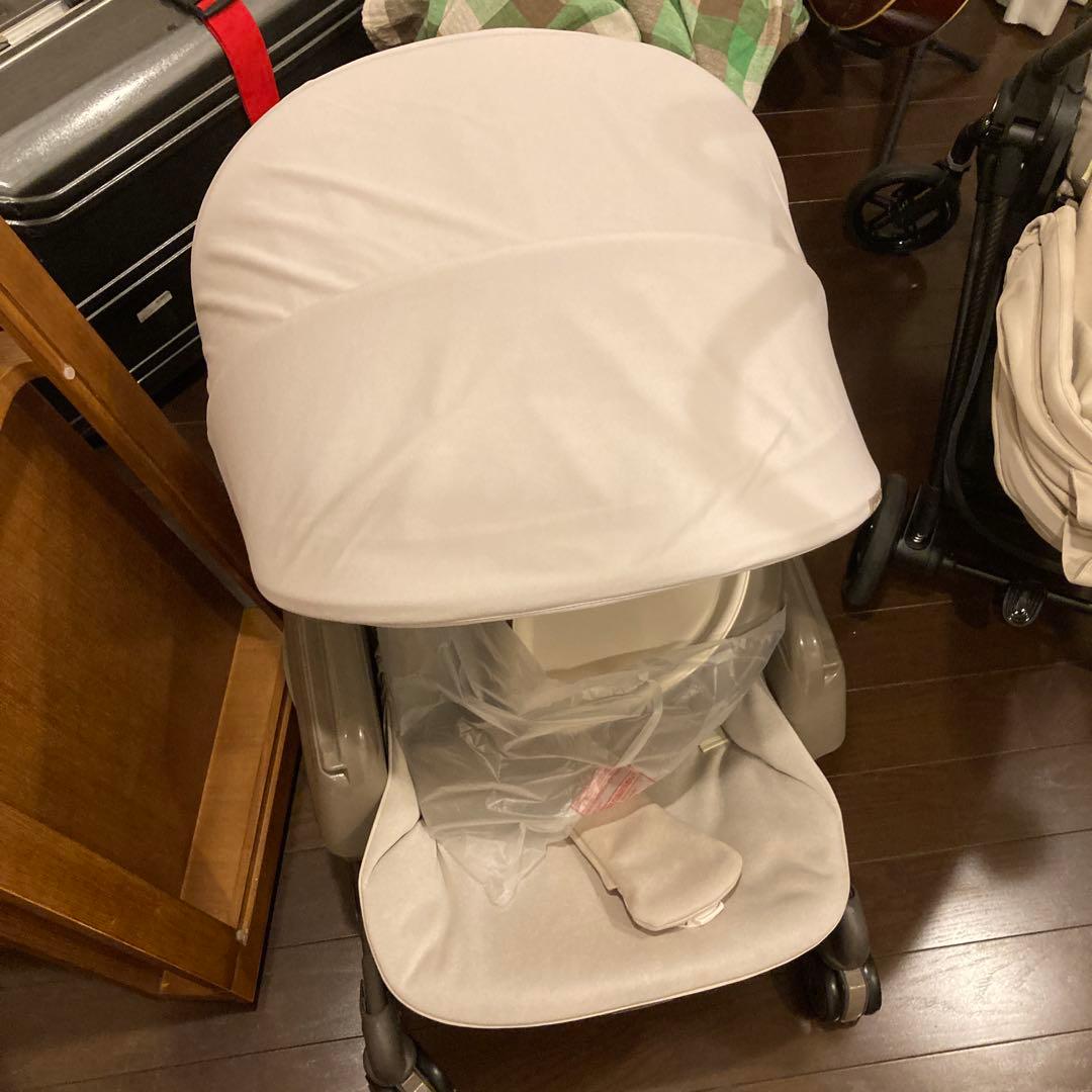 ベージュ コンビ　オートスウィング　ネムリラ