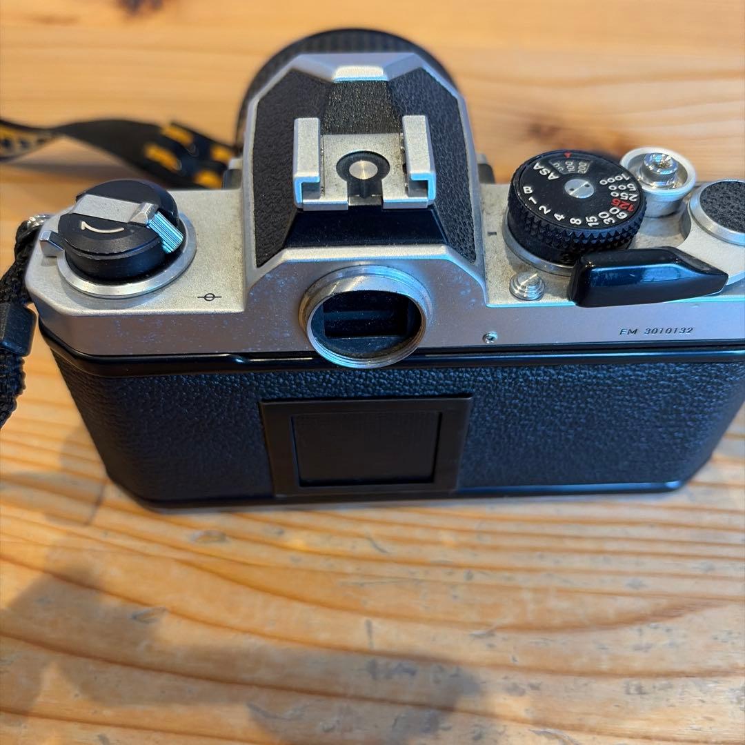 Nikon 一眼レフカメラ 28mm f/2.8レンズ付き