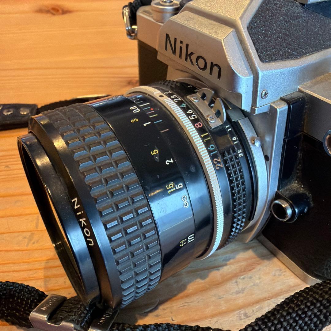 Nikon 一眼レフカメラ 28mm f/2.8レンズ付き