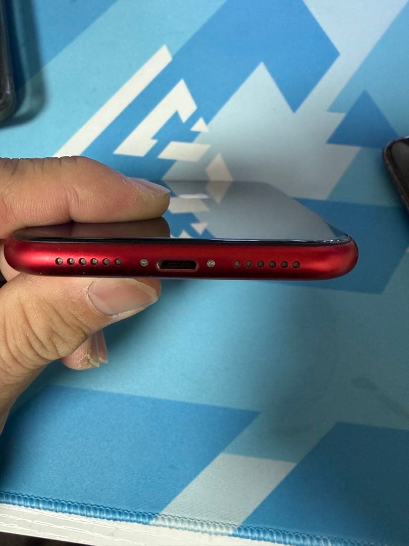 iPhone 11バッテリー最大容量81% ひび割れあり