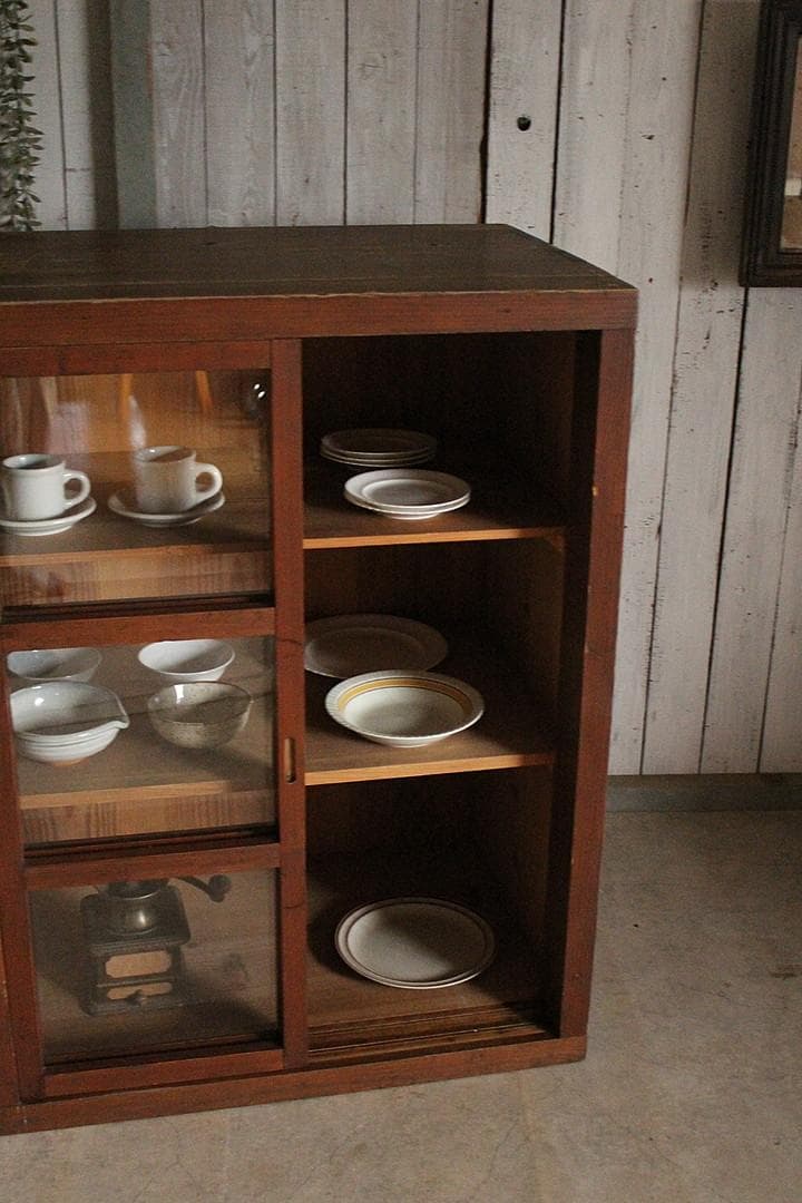 古く味のある木枠格子ガラス戸棚　食器棚　水屋　キャビネット　古家具