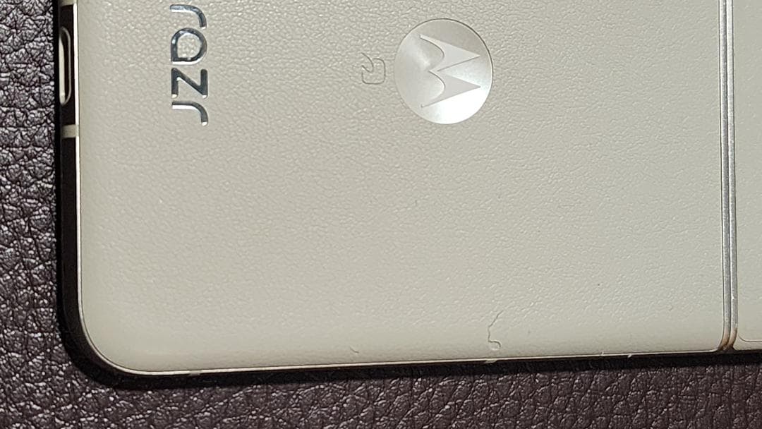 Motorola razr 50 サンドクリーム　12GB 512GB