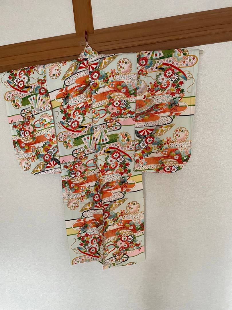 新品　未使用　高級　正絹　着物　七五三　お宮参り　しつけ付き　女子　古典柄　和柄
