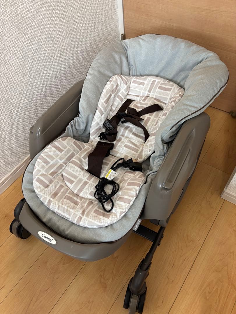 Combi コンビ ネムリラ オート 電動タイプ ハイローチェア