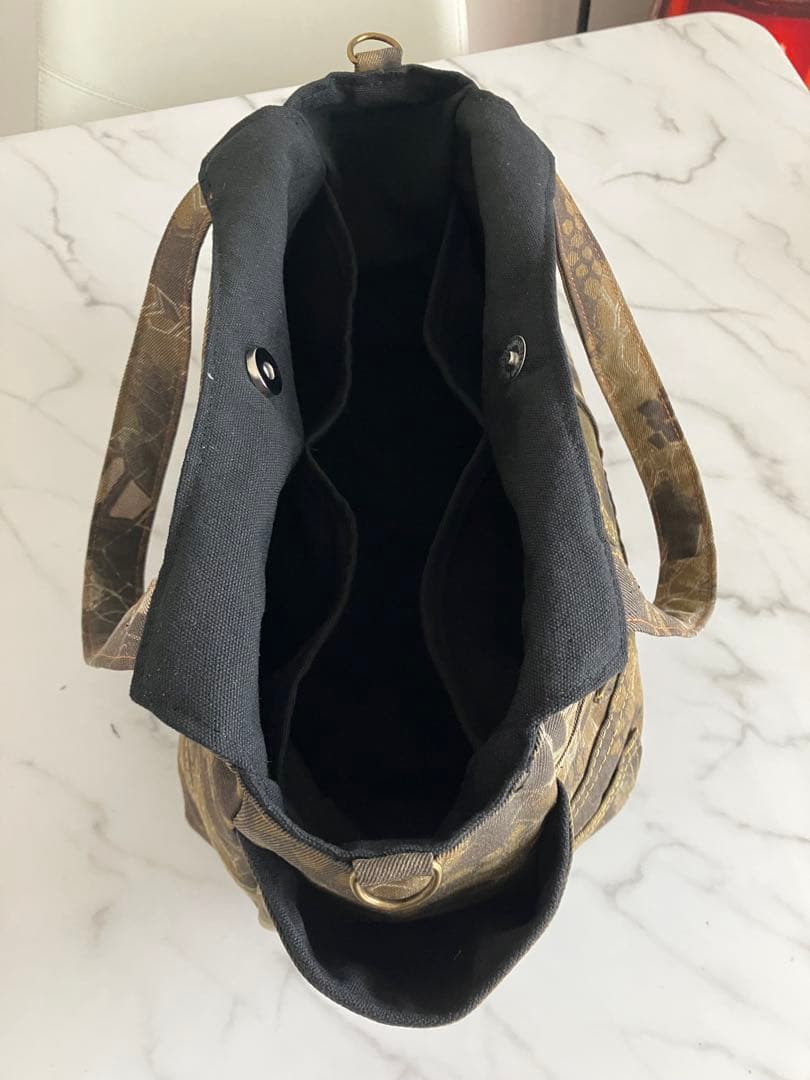 822ＣＫＡのカカ　大きめ迷彩柄デニムリメイクバック　ハンドメイド2点